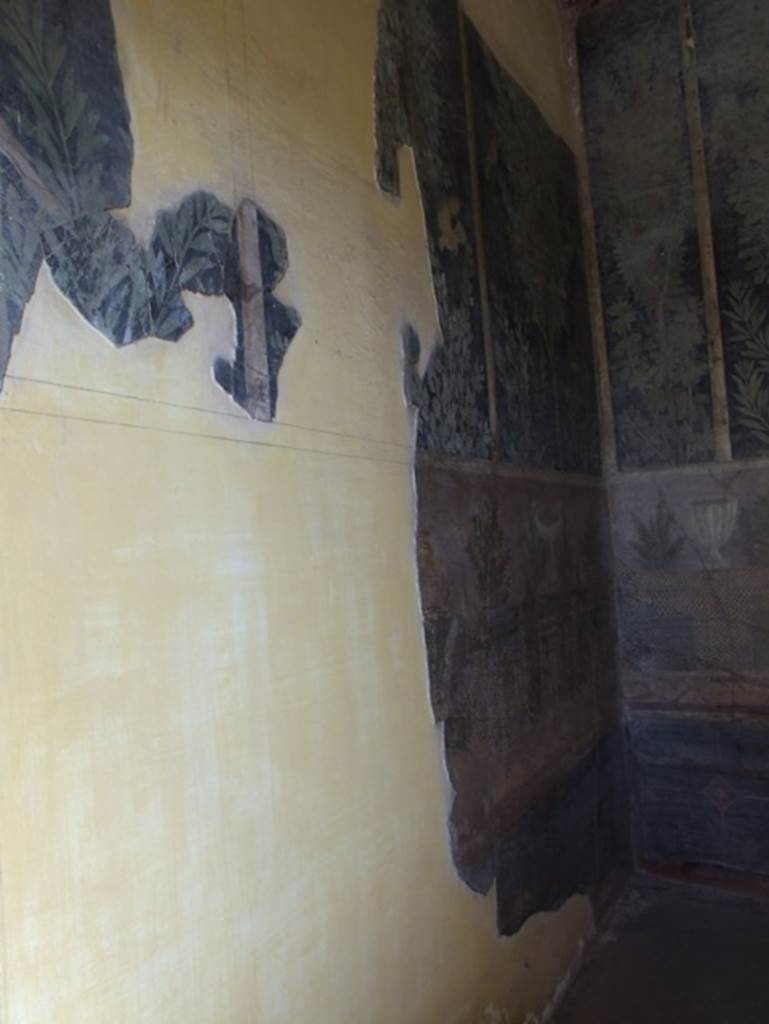 I.9.5 Pompeii. April 2022. 
Room 11, east wall of cubiculum with painting of a snake in a fig tree with birds.
Photo courtesy of Johannes Eber.
