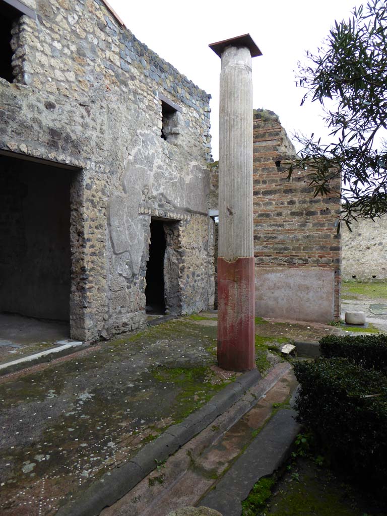 I.9.5 Pompeii. March 2009. Room 12. Looking south across portico area, to doorway to room 15, and Large Triclinium room 17 (on right).