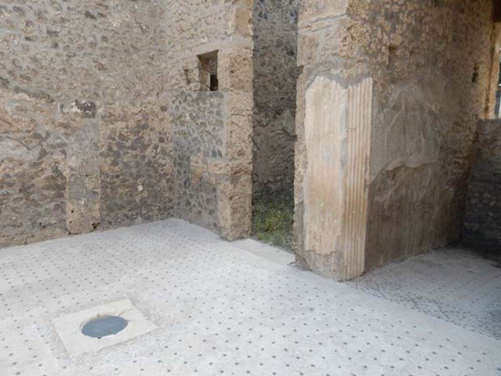 I.9.5 Pompeii. May 2017. Doorway to room in north-west corner of atrium, next to entrance corridor, on right.  Photo courtesy of Buzz Ferebee.

