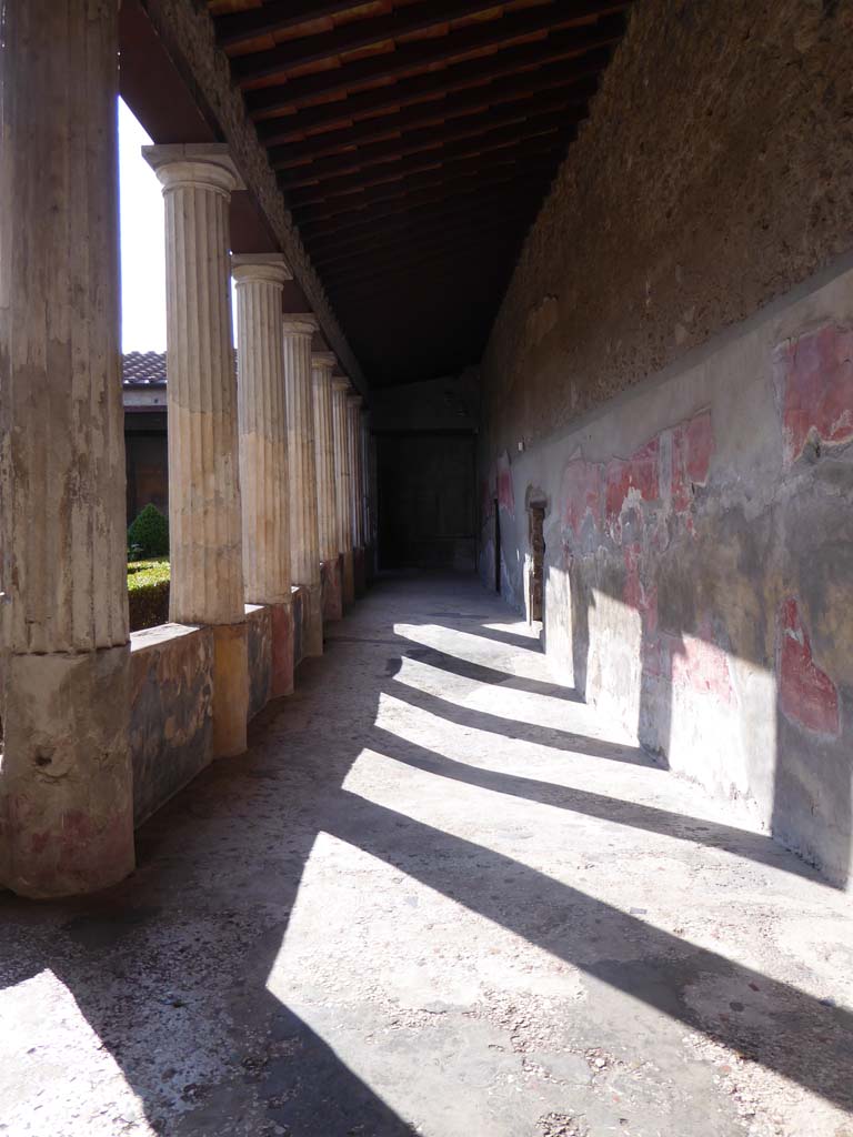I.10.4 Pompeii. September 2017. Looking south along west portico from outside doorway to room 11.
A dip in the floor shows the Sarno canal underneath.
Foto Annette Haug, ERC Grant 681269 DCOR.

