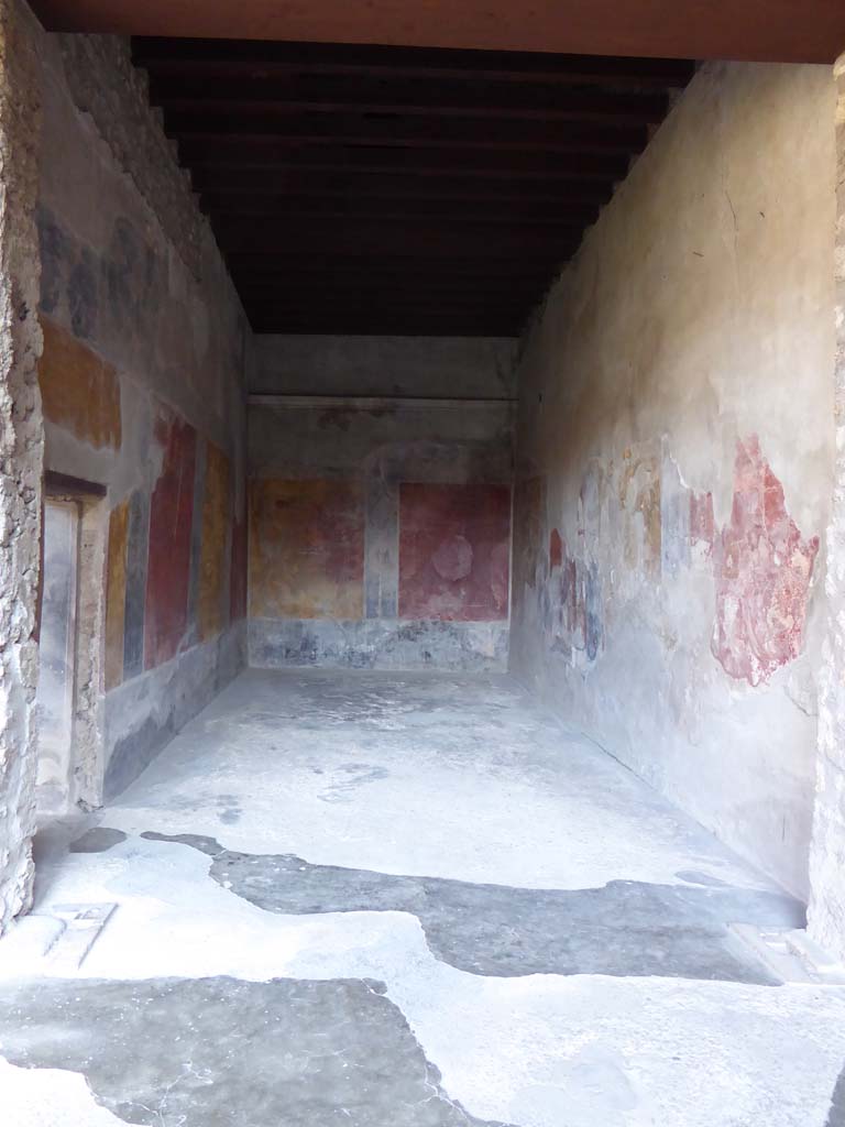 I.10.4 Pompeii. September 2017. Room 12, looking north from portico.
Foto Annette Haug, ERC Grant 681269 DCOR.
The room has red and yellow panels and the remains of an upper wall stucco border.

