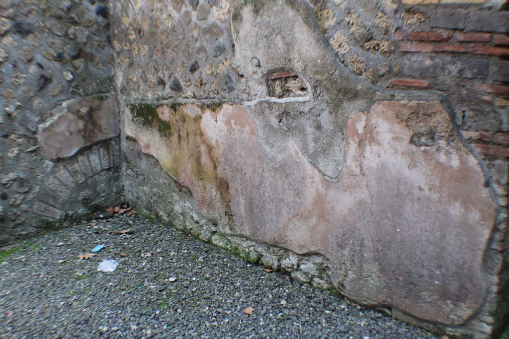 I.10.16/15 Pompeii. March 2014. 
Looking towards south wall of room on north side of entrance at I.10.15, with doorway to corridor, on right.  
Foto Annette Haug, ERC Grant 681269 DÉCOR.


