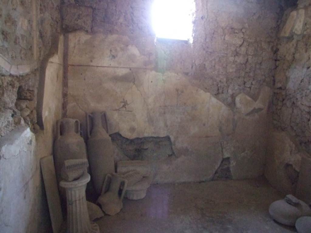 I.10.16 Pompeii.  March 2009.  Cubiculum on south side of entrance.