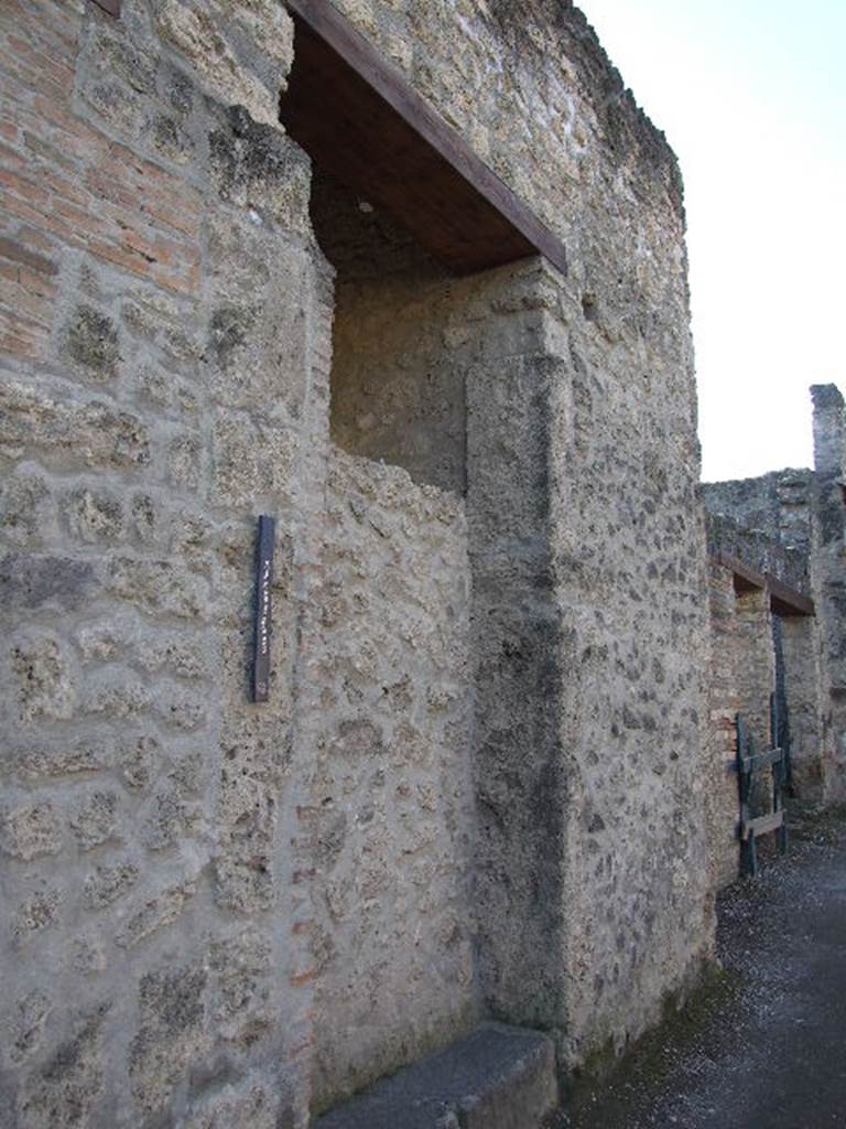 I.11.6 Pompeii. December 2006. Entrance now closed.  According to Della Corte, two electoral recommendations were found here from a certain unknown Maximus – CIL IV 7419 on the left of the entrance doorway, and CIL IV 7423 on the right of the entrance. See Della Corte, M., 1965.  Case ed Abitanti di Pompei. Napoli: Fausto Fiorentino. (p.343)
According to Epigraphik-Datenbank Clauss/Slaby (See www.manfredclauss.de), these read as –
L(ucium) Popid[ium] 
/ 
Maxim
us rog(at) 
/ 
aed(ilem)      [CIL IV 7419]

[Am]pliatum 
[aed(ilem)] Maximus rog(at)      [CIL IV 7423]
