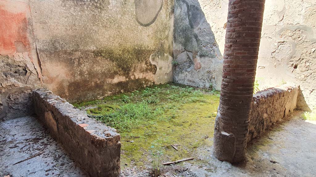 I.12.3 Pompeii. July 2021. Looking across garden area towards south wall, south-west corner and west wall. 
Foto Annette Haug, ERC Grant 681269 DÉCOR
