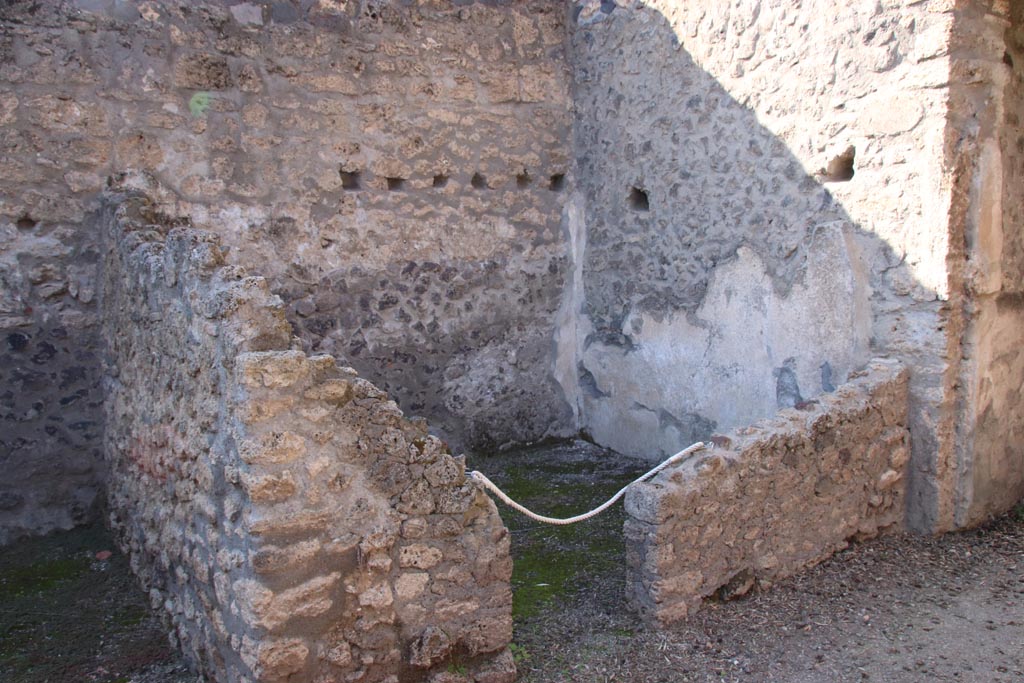 I.12.8 Pompeii. October 2022. Looking north-west in room 5, towards doorway to room 6. Photo courtesy of Klaus Heese.