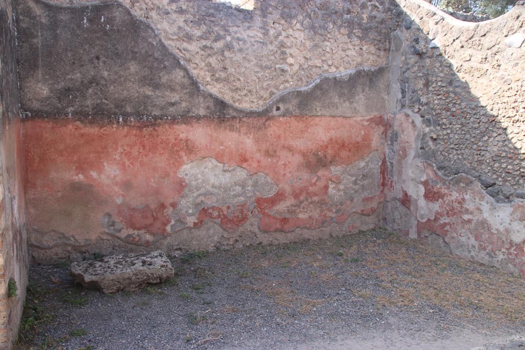 I.13.13 Pompeii. October 2023. Remaining painted decoration on west wall. Photo courtesy of Klaus Heese.