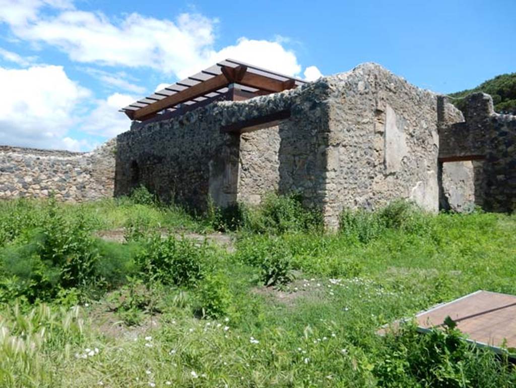 I.14.12, Pompeii. May 2018. Looking north-east from peristyle garden area, towards doorways belonging to I.14.1, and garden area linked to I.14.12.   Photo courtesy of Buzz Ferebee

