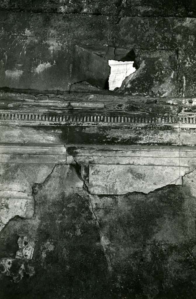 I.15.1 Pompeii. 1975.  House, room right of fauces, entrance S wall.  Photo courtesy of Anne Laidlaw.
American Academy in Rome, Photographic Archive. Laidlaw collection _P_75_3_35.
