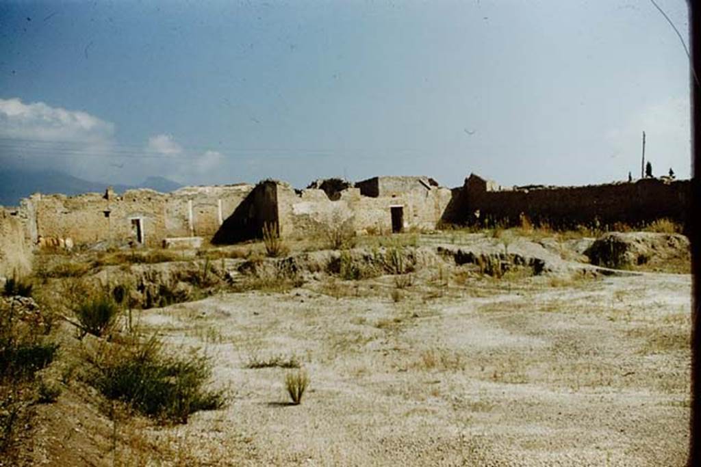 I.15.3 Pompeii, on left and I.15.1, on right. 1959. Looking north across garden to rear of houses.  Photo by Stanley A. Jashemski.
Source: The Wilhelmina and Stanley A. Jashemski archive in the University of Maryland Library, Special Collections (See collection page) and made available under the Creative Commons Attribution-Non Commercial License v.4. See Licence and use details.
J59f0197
