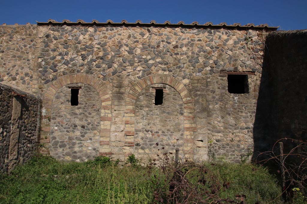 .15.1 Pompeii. October 2022. Looking north to south wall at rear of house. Photo courtesy of Klaus Heese.