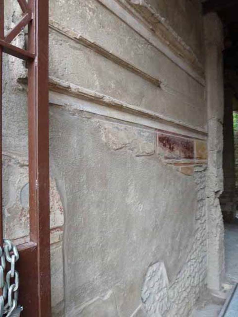 I.15.3 Pompeii. May 2010. Room 5. East wall of entrance corridor. Looking south.