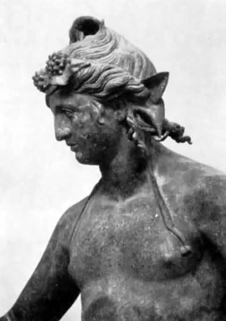 I.16.2, Pompeii. Detail of bronze statue of a young Bacchus.
See Elia, O., 1961. Bacco Fanciullo e Dioniso Chtonio a Pompei: Bollettino dArte 1961, Fasc. I-II, (p.2, fig.3). 
