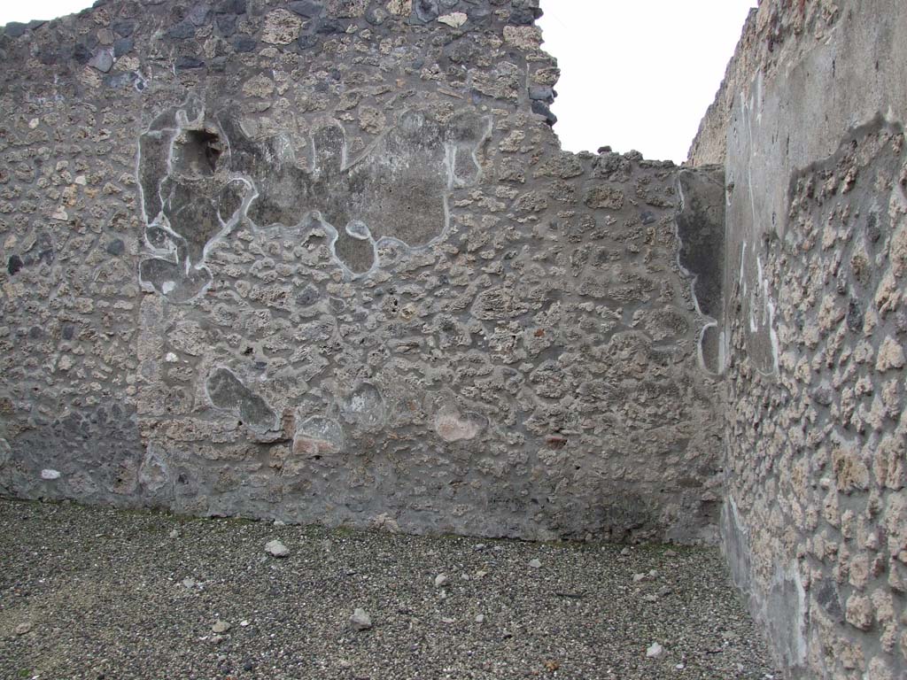 I.16.2 Pompeii. December 2007. North-west corner of large triclinium on west side of peristyle.