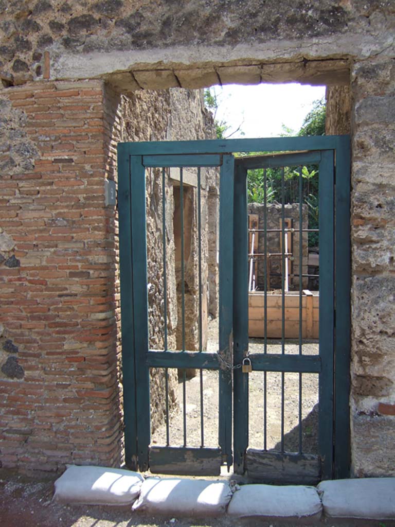 I.17.2 Pompeii. September 2005. Entrance doorway.