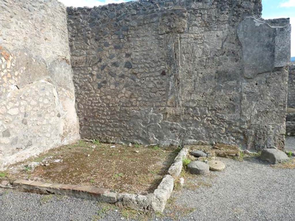 I.21.2 Pompeii. September 2015. Looking south across atrium on east side.