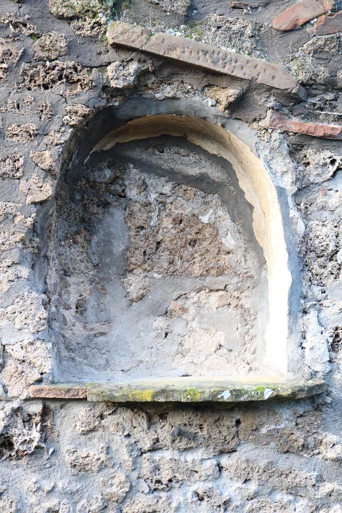 I.21.3 Pompeii. December 2018. Arched niche lararium. Photo courtesy of Aude Durand.