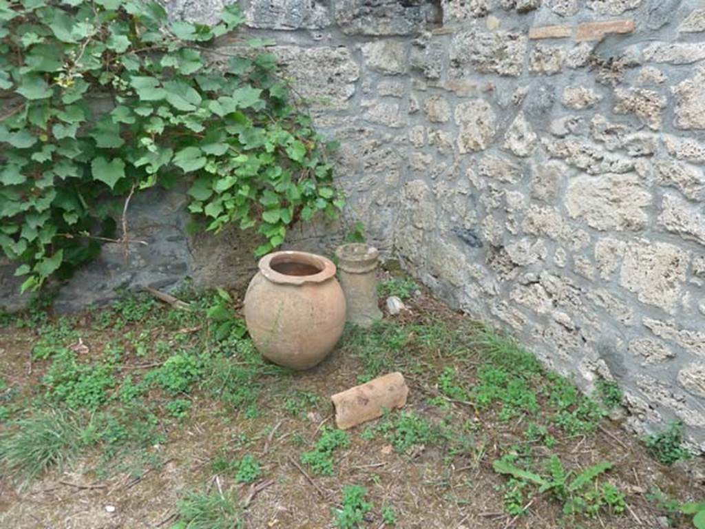 I.21.3 Pompeii. September 2015. Pots.

