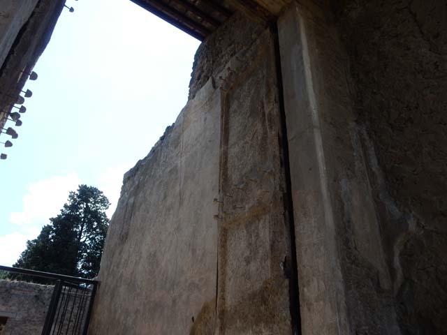 II.2.2 Pompeii. December 2004. West side of entrance corridor/fauces 1, and plaster cast of door.  