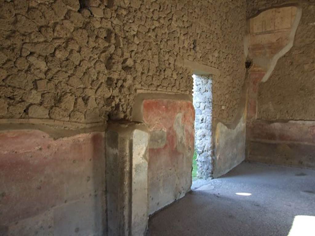 II.4.3 Pompeii.  December  2006.  East wall of the atrium, site the “Forum Frieze” which is now in Naples Archaeological Museum.

