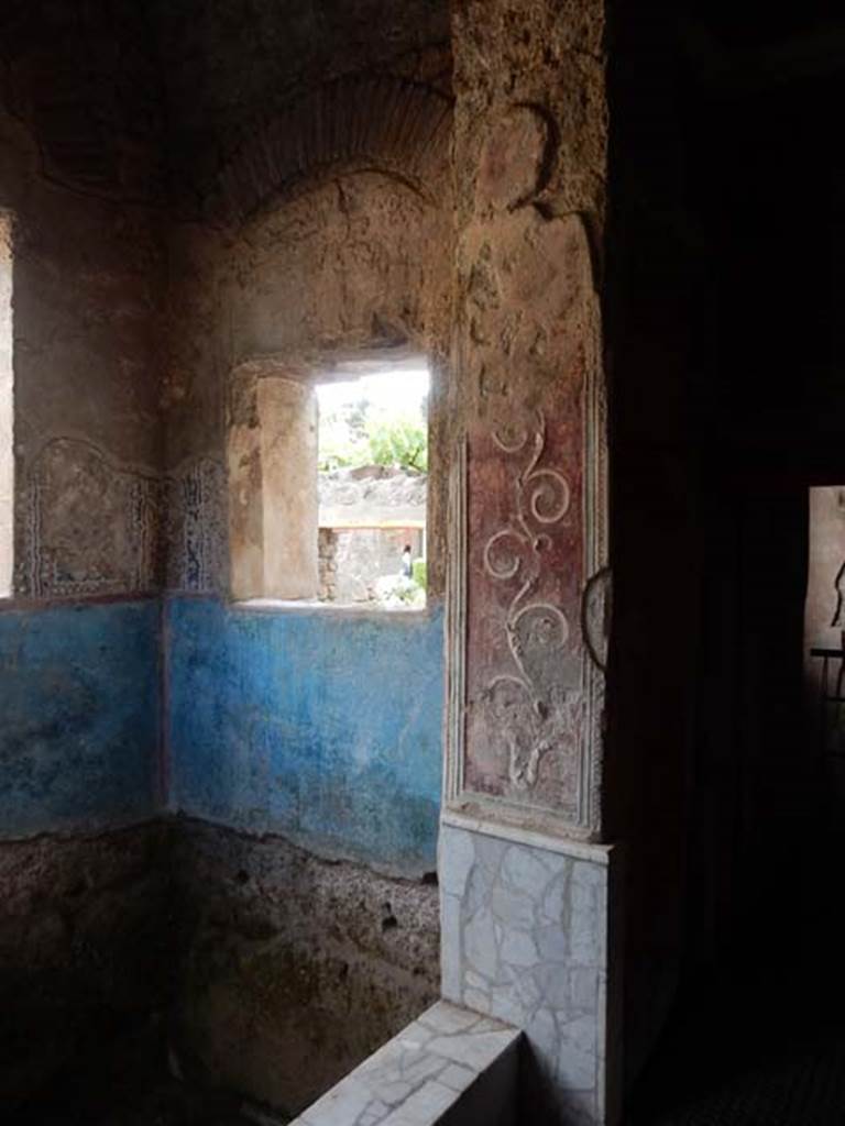 II.4.6 Pompeii. May 2017. West wall of basin/pool in Frigidarium/apodyterium. Photo courtesy of Buzz Ferebee.
