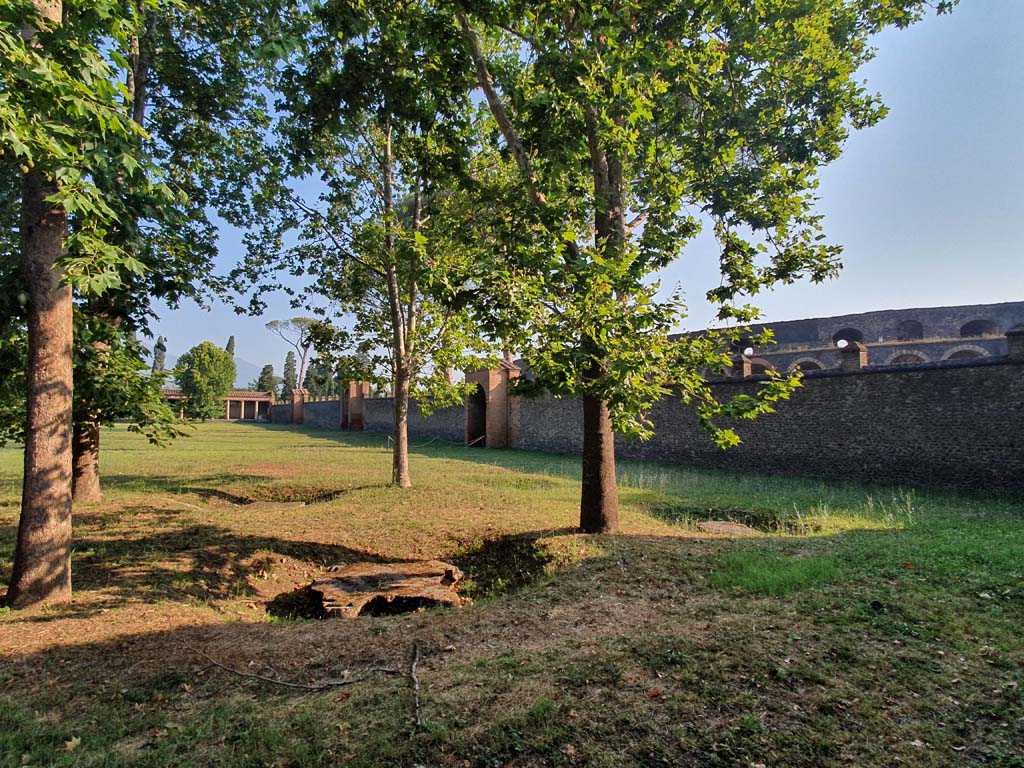 II.7.1 Pompeii. Palaestra. December 2018. Looking north along the exterior east wall. Photo courtesy of Aude Durand