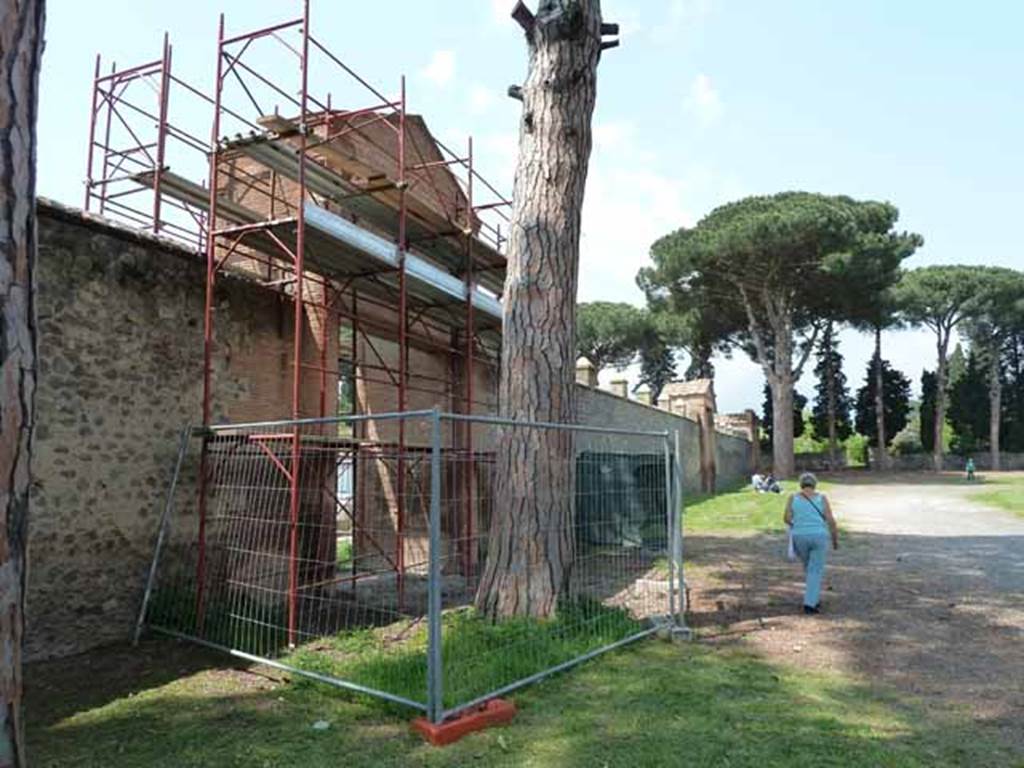 II.7.3 Pompeii. Palaestra. May 2010. Entrance.