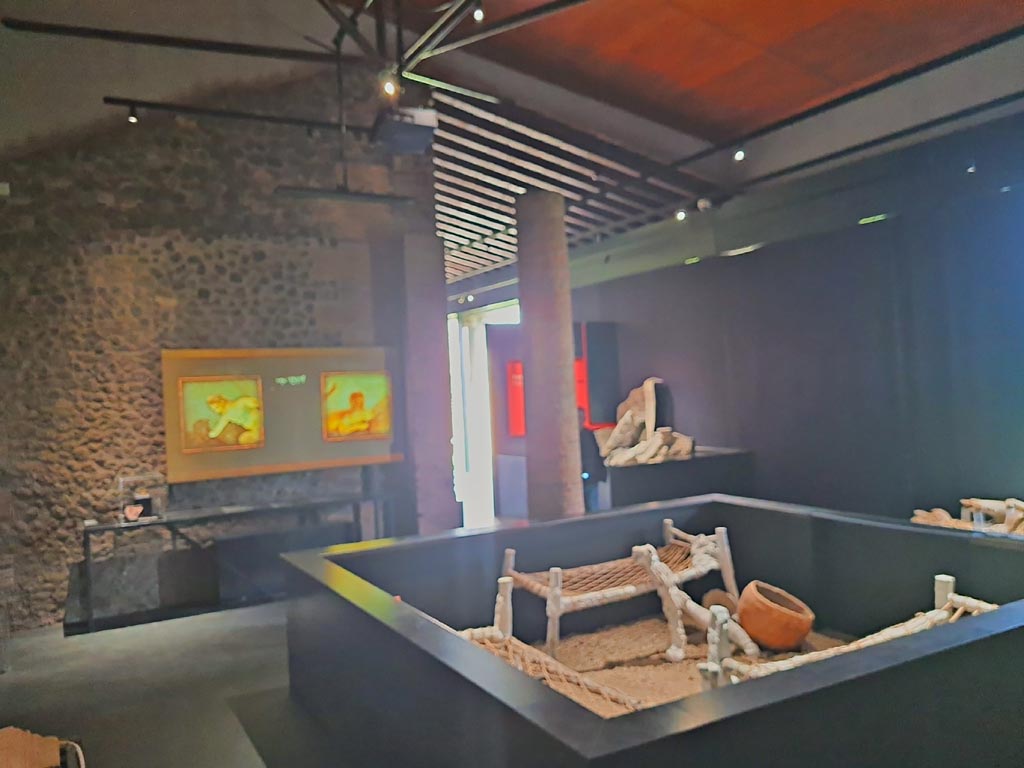 II.7.9 Pompeii. March 2024. Looking towards display from the slaves’ room, Civita Giuliana, in exhibition in the Palaestra entitled –
“L’altra Pompei, vite comuni all’ombra del Vesuvio”.  Photo courtesy of Giuseppe Ciaramella.
