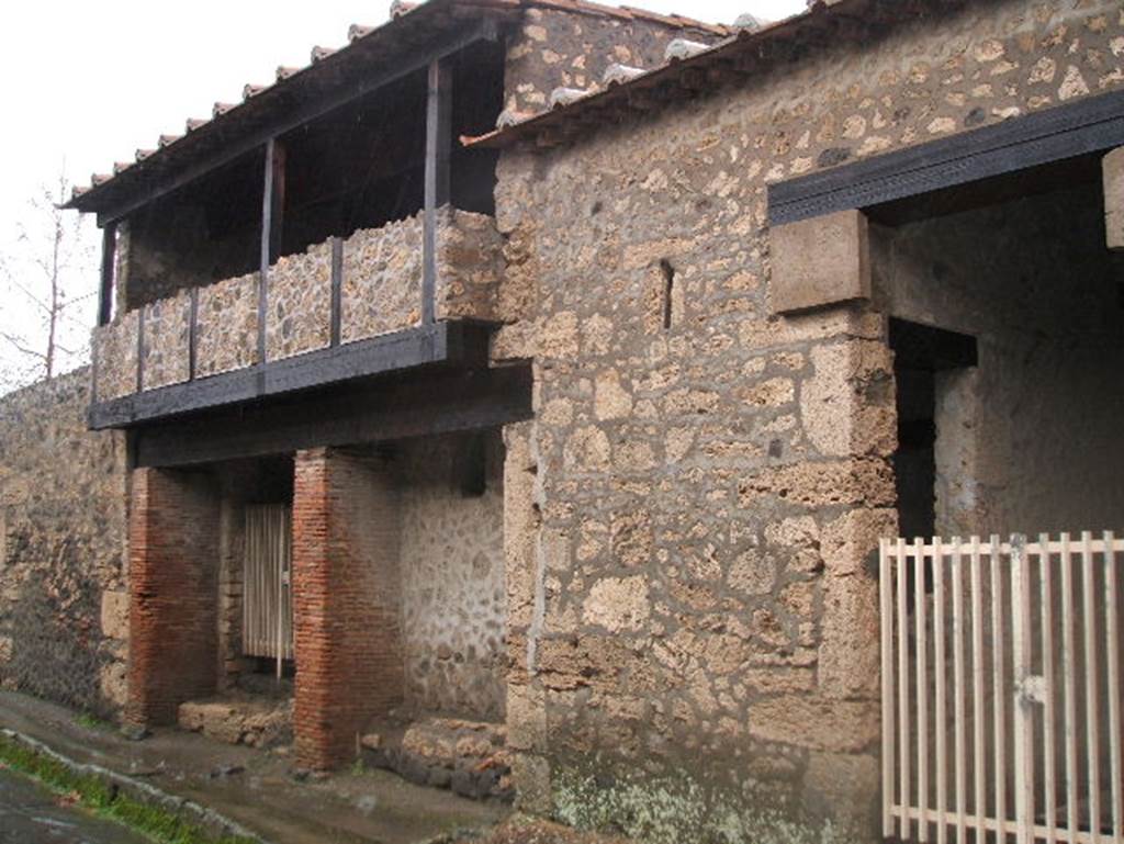 II.9.5 and II.9.4 on Via di Nocera, Pompeii. December 2004. Looking north-east. 