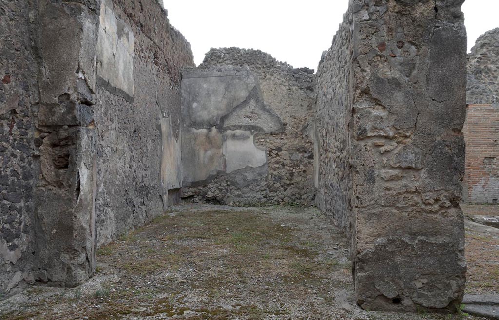 V.1.3 Pompeii. c.2013. Room “d”, south side, looking towards triclinium 3. Photo by Hans Thorwid.
Photo courtesy of the Swedish Pompeii Project. 
