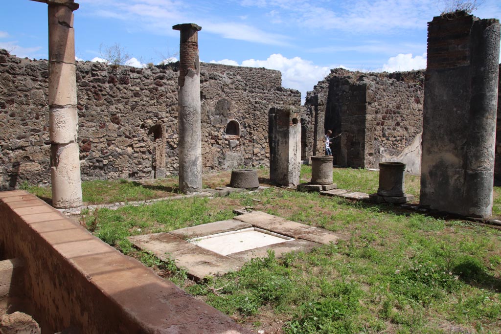 V.1.7 Pompeii. May 2024. Looking east onto peristyle from area of room “g”. Photo courtesy of Klaus Heese. 

