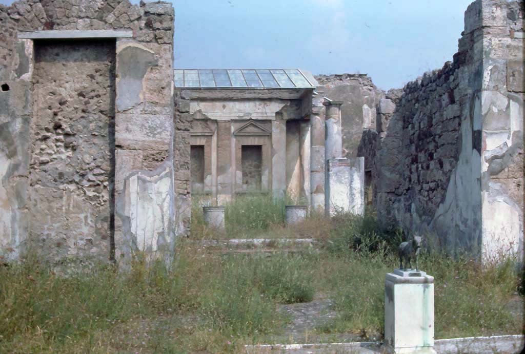 V.1.7 Pompeii, 7th August 1976. Room 1, looking from atrium with model of bull in situ, across tablinum to peristyle area.
Photo courtesy of Rick Bauer, from Dr George Fay’s slides collection.
