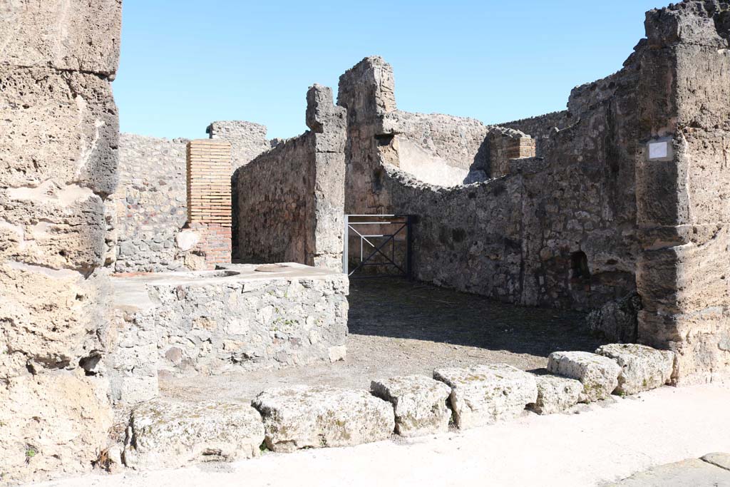V.I.13 Pompeii. December 2018. Looking east towards entrance doorway on Via Stabiana. Photo courtesy of Aude Durand.