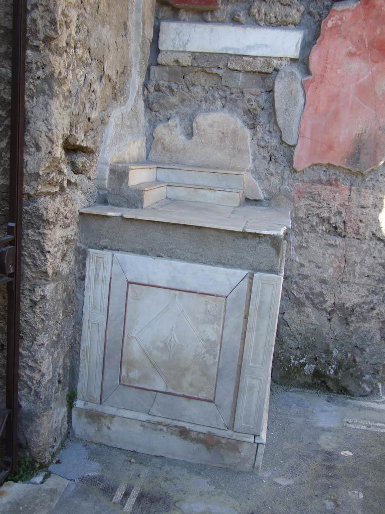 V.1.26 Pompeii. March 2009. Room “b”, atrium. North-west corner, with marble lararium.