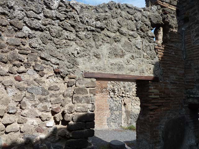 V.2.1 Pompeii. September 2015. Recess in south wall.

