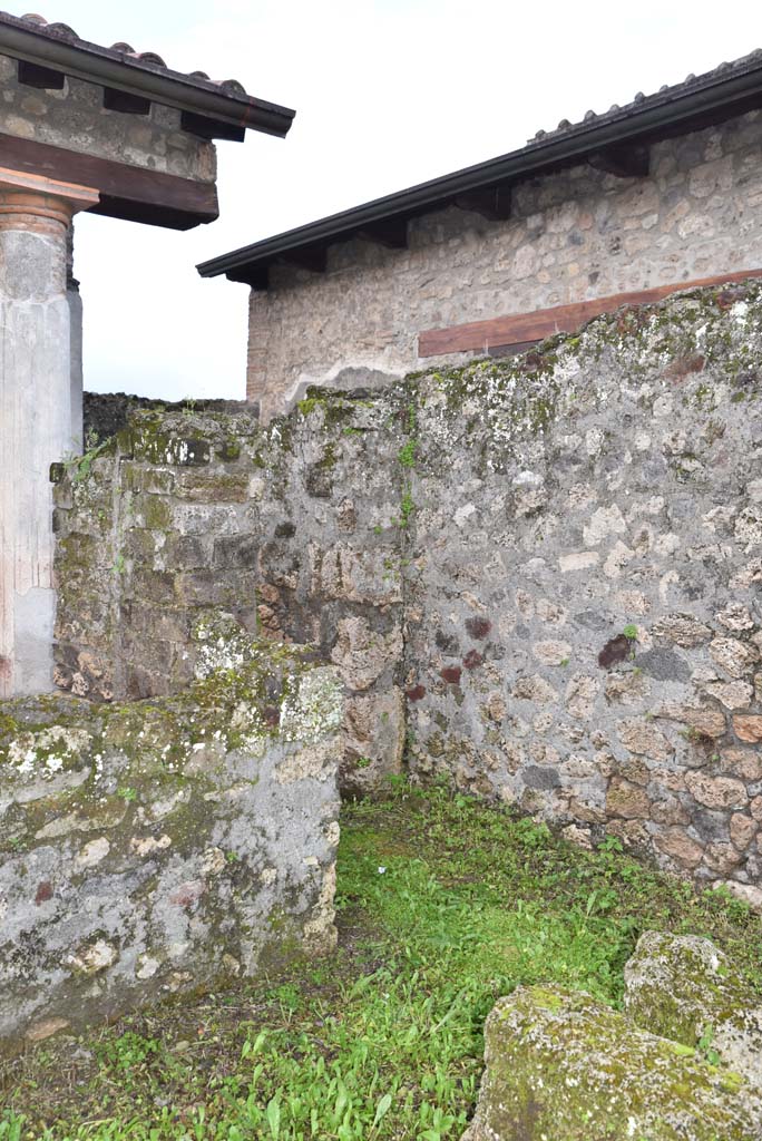 V.4.a Pompeii. March 2018. Room ‘p’, looking towards west wall at south end.
Foto Annette Haug, ERC Grant 681269 DÉCOR.
