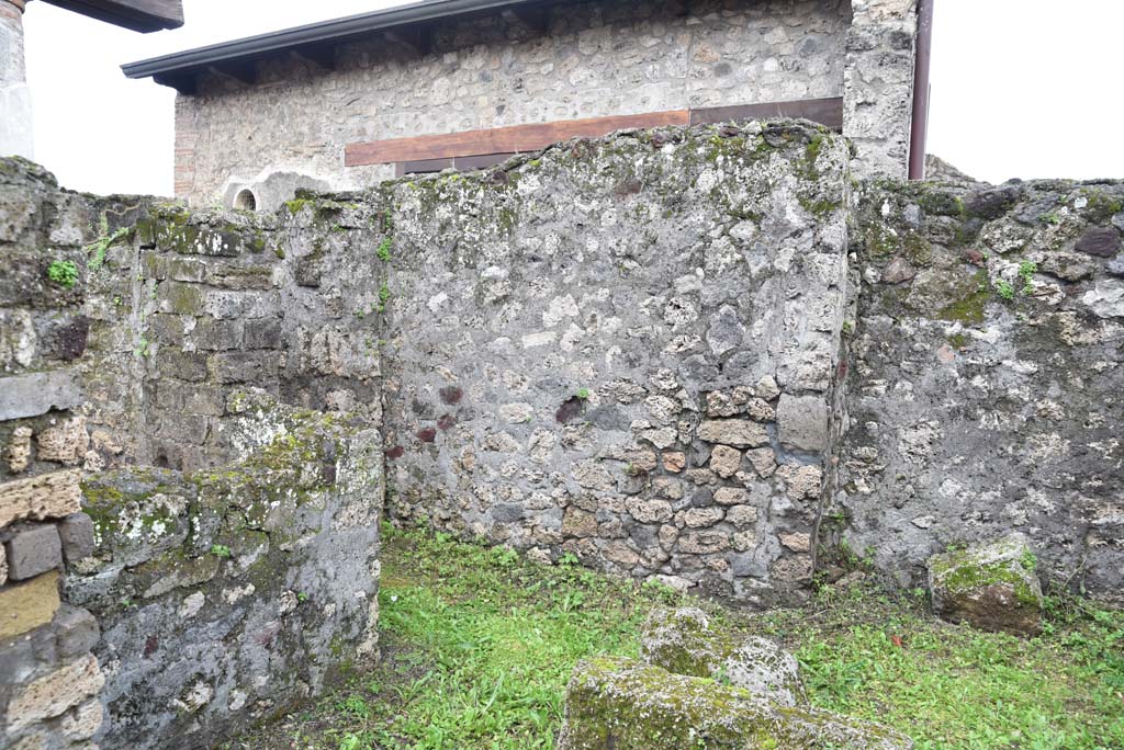 V.4.a Pompeii. March 2018. Room ‘p’, looking towards west wall.
Foto Annette Haug, ERC Grant 681269 DÉCOR.
