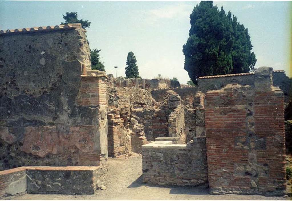 VI.1.2 Pompeii. July 2011. Entrance doorway, looking east. Photo courtesy of Rick Bauer.