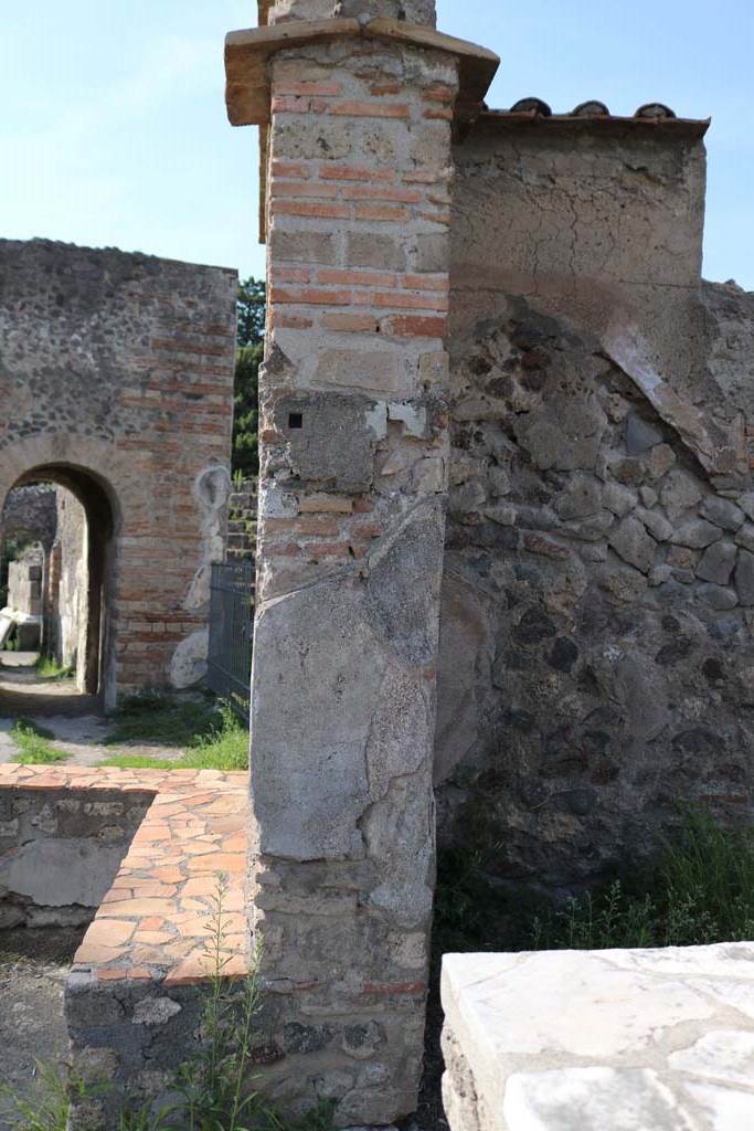 VI.1.2 Pompeii. December 2018. 
North side of entrance doorway. Photo courtesy of Aude Durand.
