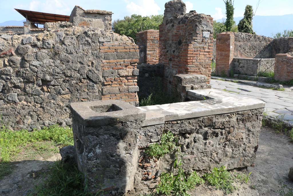 VI.1.2 Pompeii. December 2018. Looking south across counter and hearth, from north side. Photo courtesy of Aude Durand. 