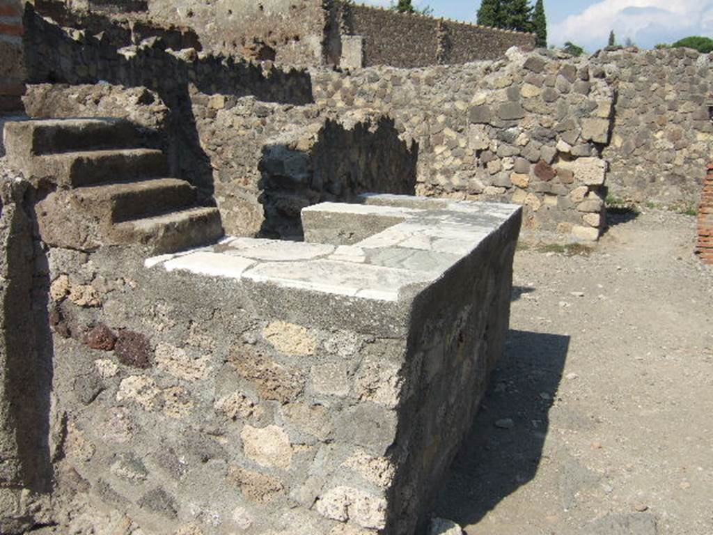 VI.1.5 Pompeii. September 2005. Counter and shelves.