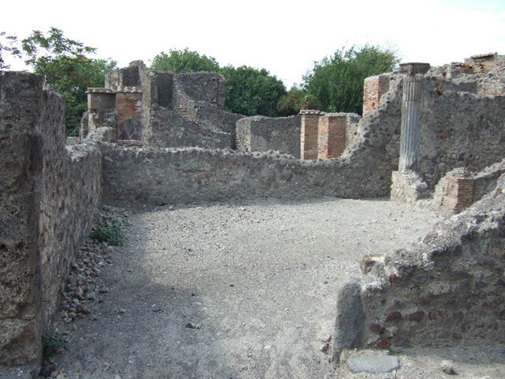 VI.1.22 Pompeii. September 2005. Looking west.