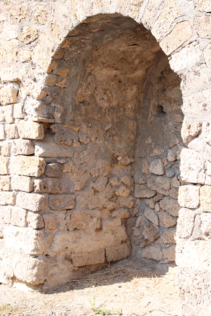 VI.7.11 Pompeii. October 2022. Recess under steps. Photo courtesy of Klaus Heese.