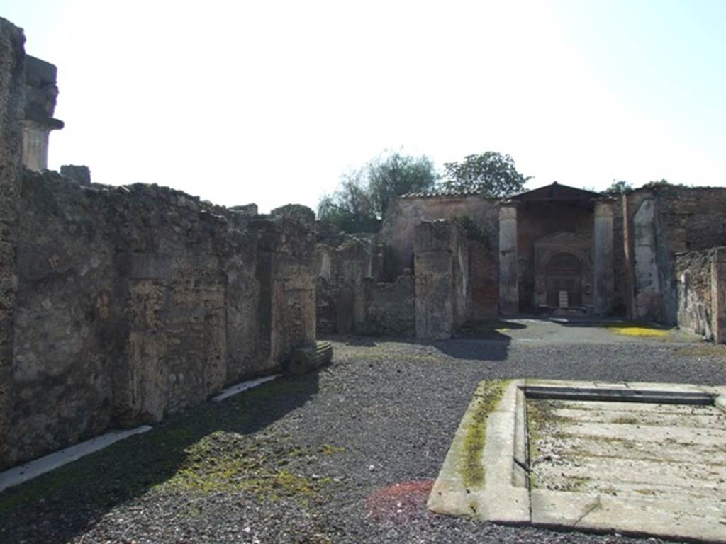 VI.8.22 Pompeii.  March 2009.  Looking west along south side of atrium.