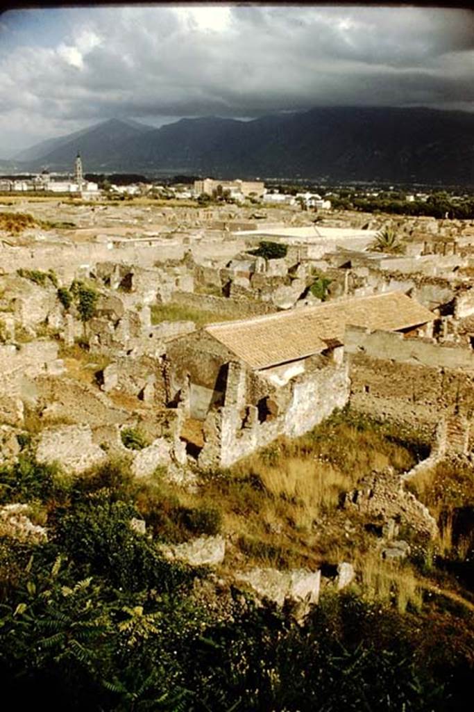 VI.9.1/14 Pompeii. 1959. Looking south-east from Tower XI towards the middle of VI.9.1. Photo by Stanley A. Jashemski.
Source: The Wilhelmina and Stanley A. Jashemski archive in the University of Maryland Library, Special Collections (See collection page) and made available under the Creative Commons Attribution-Non Commercial License v.4. See Licence and use details.
J59f0580
