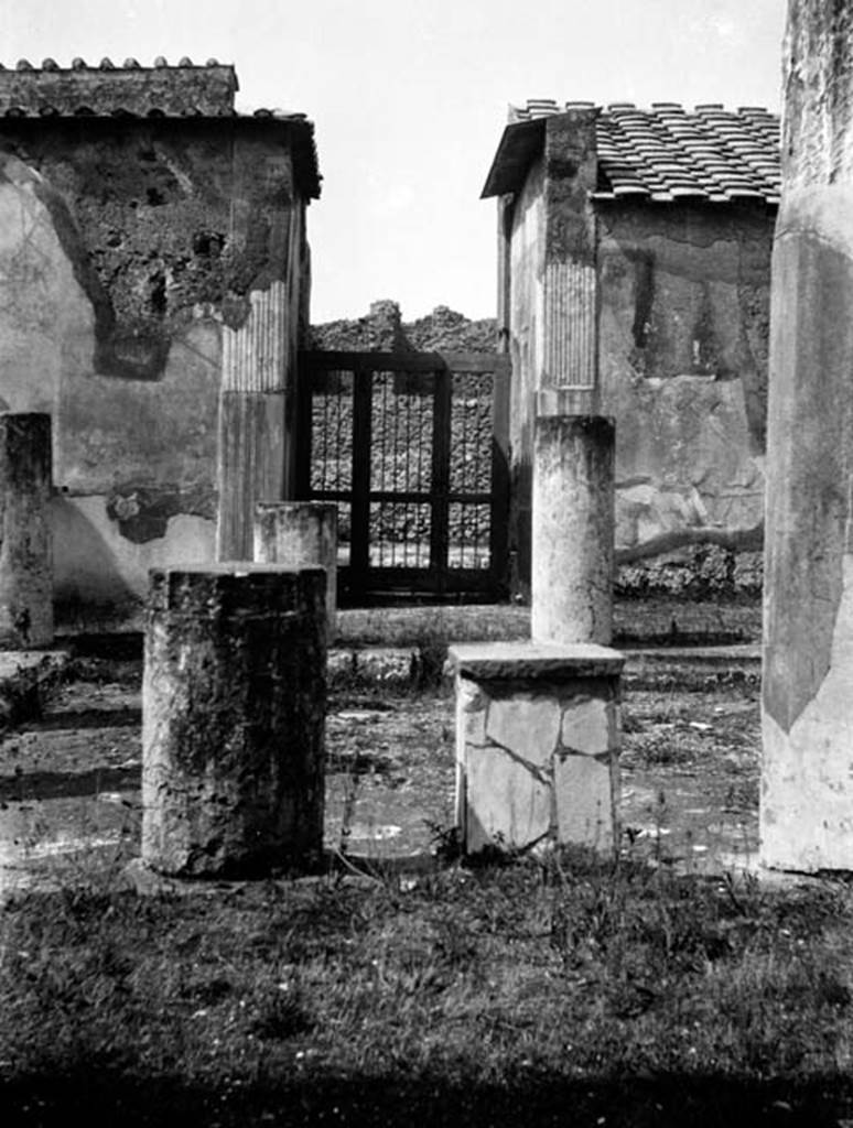 230899 Bestand-D-DAI-ROM-W.809.jpg
VI.9.6 Pompeii. W.809. Room 3, atrium, looking towards west wall and entrance corridor and doorway.
Photo by Tatiana Warscher. Photo  Deutsches Archologisches Institut, Abteilung Rom, Arkiv. See http://arachne.uni-koeln.de/item/marbilderbestand/230899 
