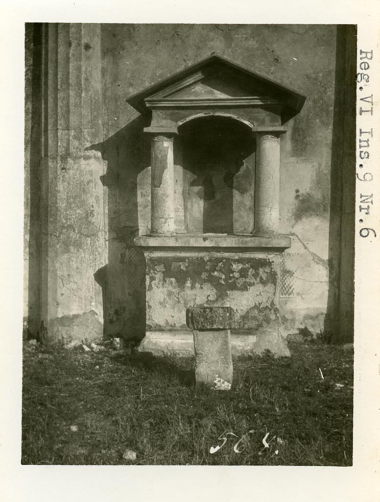 VI.9.6 Pompeii. Pre-1937-39. Room 17, lararium against east wall of pseudo-peristyle.
Photo courtesy of American Academy in Rome, Photographic Archive. Warsher collection no. 564 (or 568).
