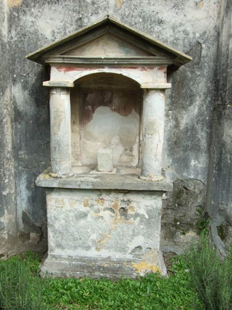 VI.9.6 Pompeii. March 2009. Room 17, aedicula lararium against east wall of garden area. 