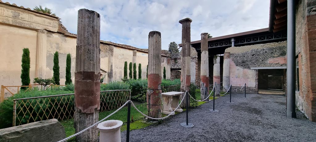 VI.9.6 Pompeii. December 2023. Room 17, looking south across garden area, from west portico. Photo courtesy of Miriam Colomer