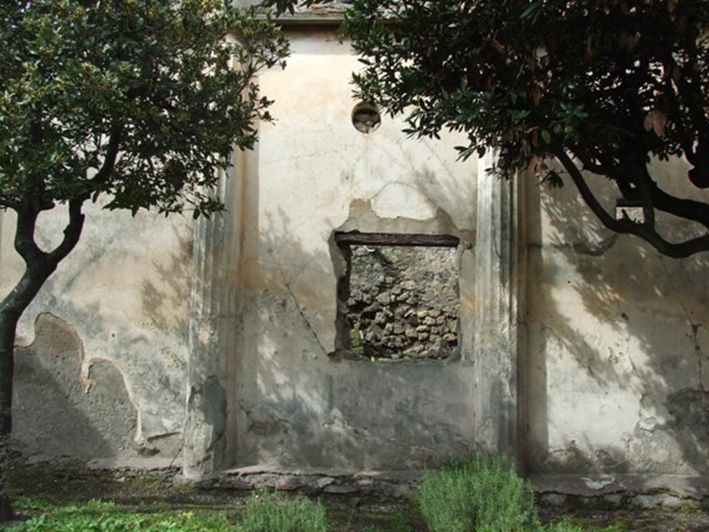 VI.9.6 Pompeii.  March 2009.  Room 17.  Garden area.  North wall.